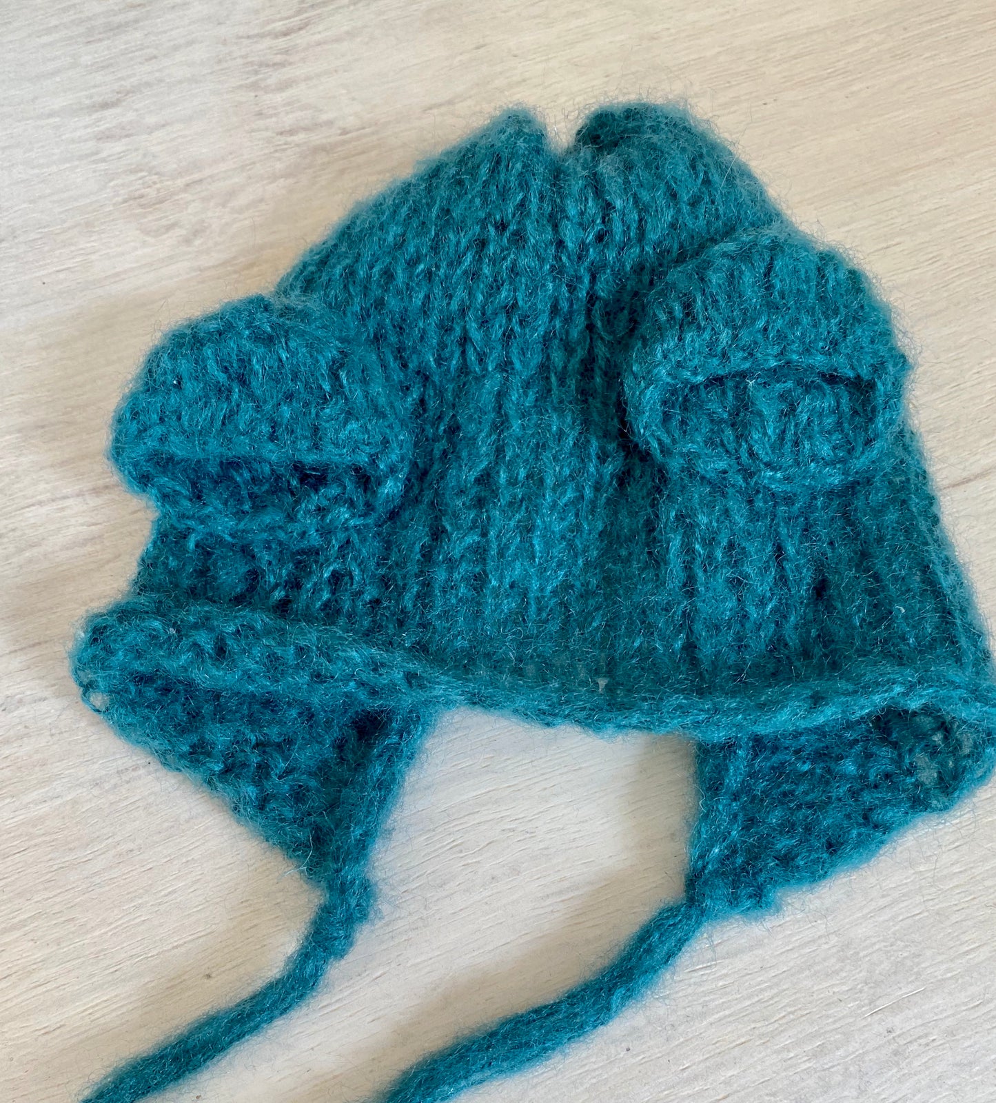 Tiny Cubby Bonnet